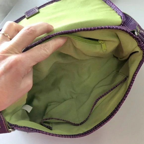 ⬇️ Valerie Stevens Purple Shoulder Bag with Sturdy Handles and Smooth Finish - Picture 17 of 17